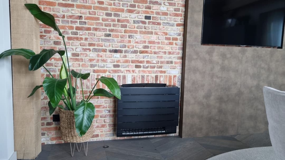 Airco boven een bank in de woonkamer